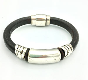 The Weekender - black leather bangle